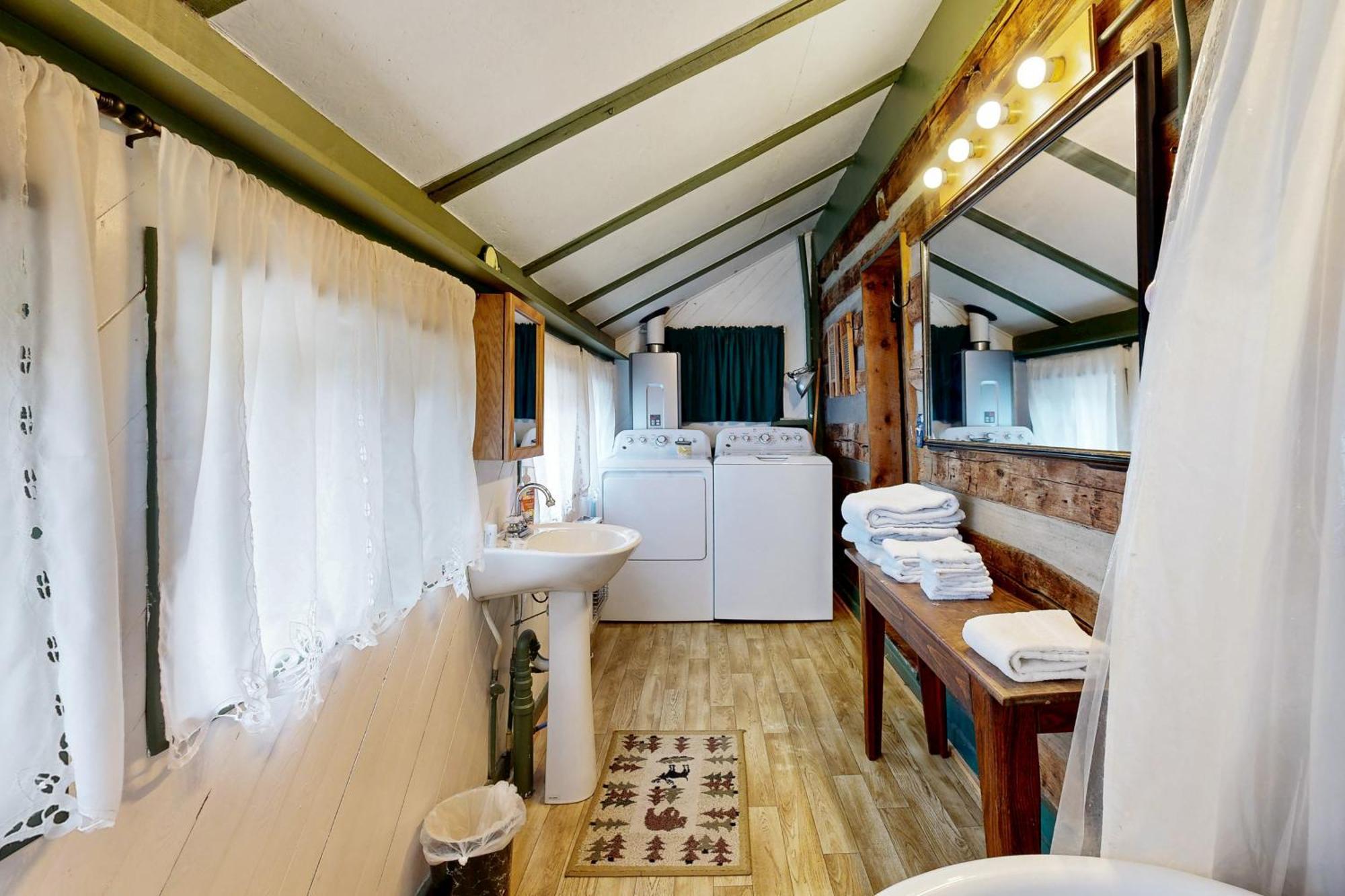 1 Bed 1 Bath Vacation Home In Sylva Exteriör bild