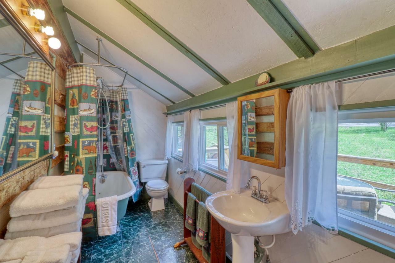 1 Bed 1 Bath Vacation Home In Sylva Exteriör bild